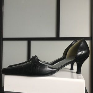 BCBG PARIS - Black Leather Pointed Toe Pumps